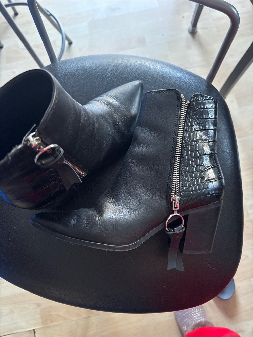 ALDO Black Leather Pointed Toe Ankle Boots with Side Zip snake leather